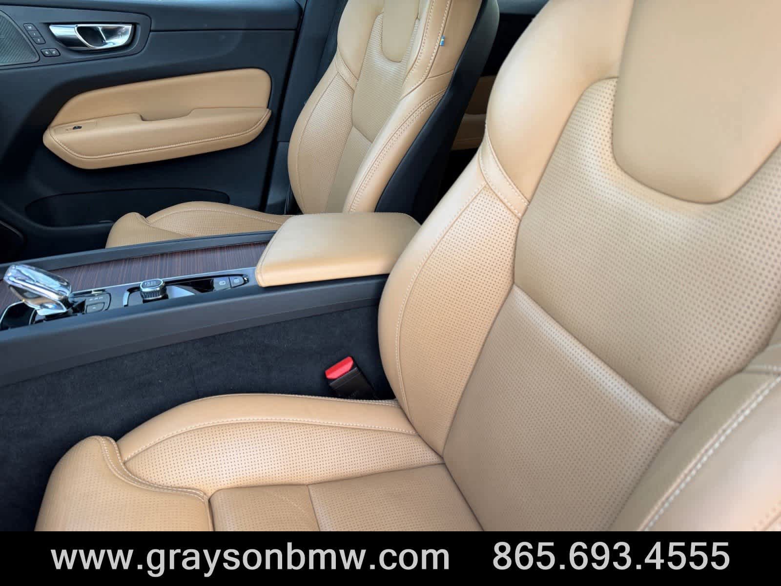 Used 2023 Volvo XC60 B5 Ultimate w/ Protection Package Premier FWD image 11