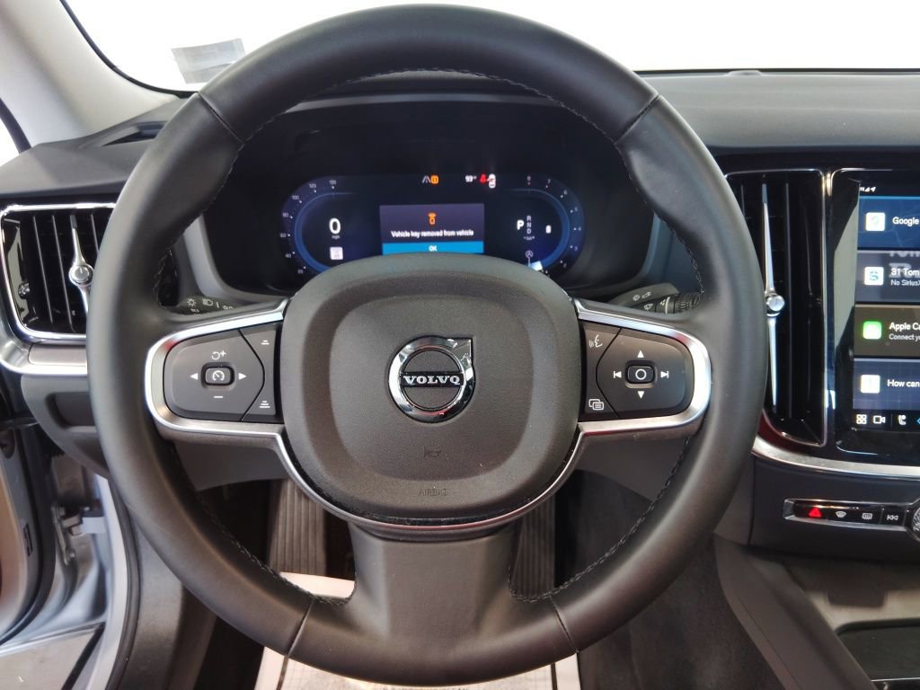 Used 2025 Volvo S60 B5 Core image 12