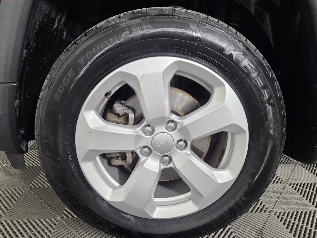 Used 2022 Jeep Compass Latitude AWD/4WD image 8