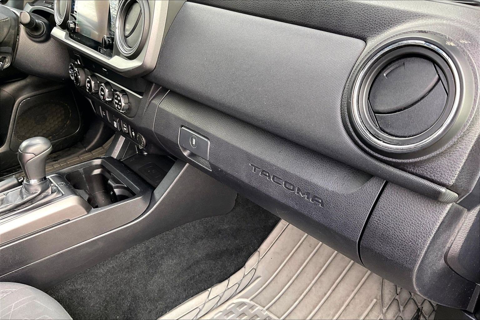 Used 2019 Toyota Tacoma TRD Off-Road image 19