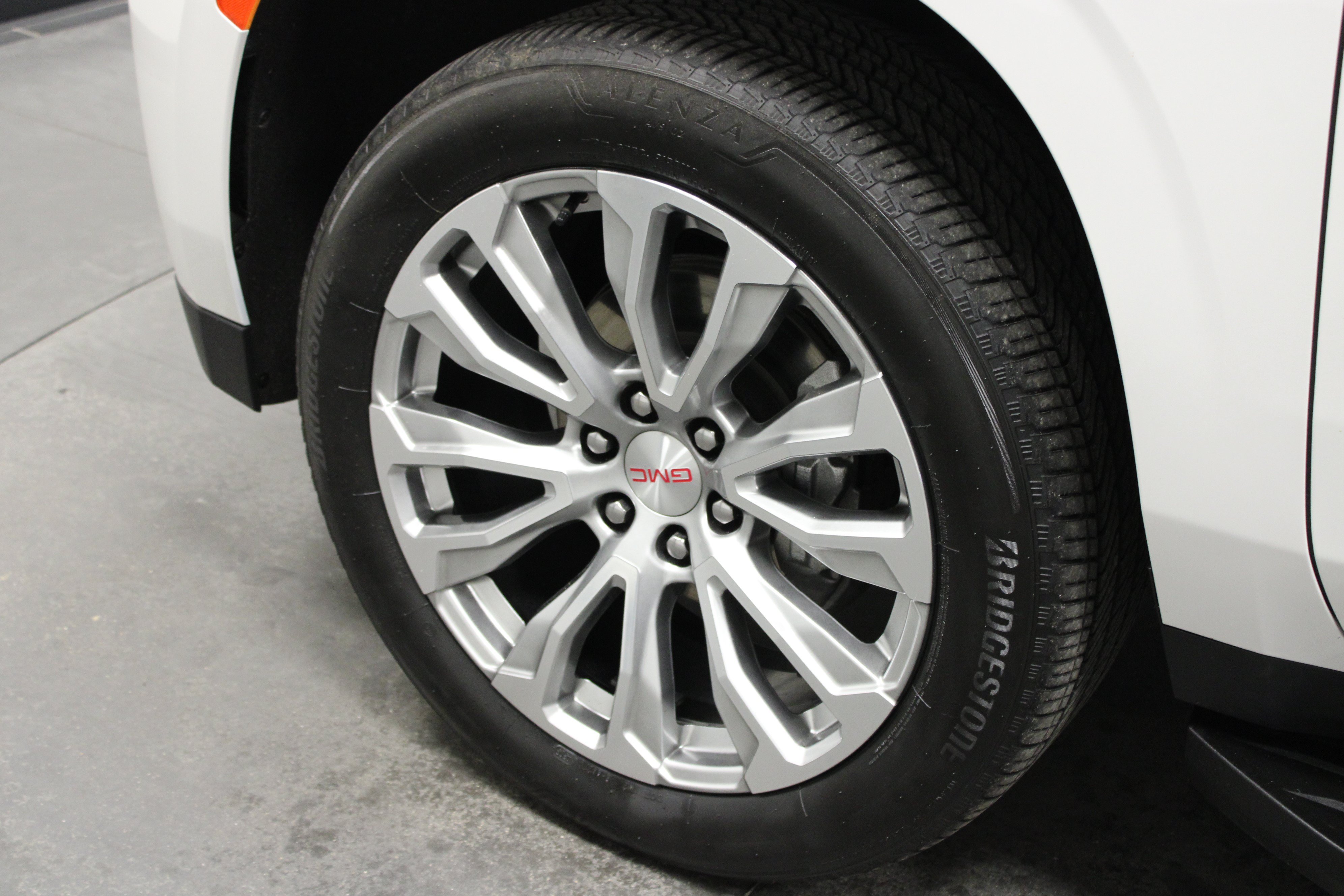 Used 2024 GMC Yukon Denali AWD/4WD image 10