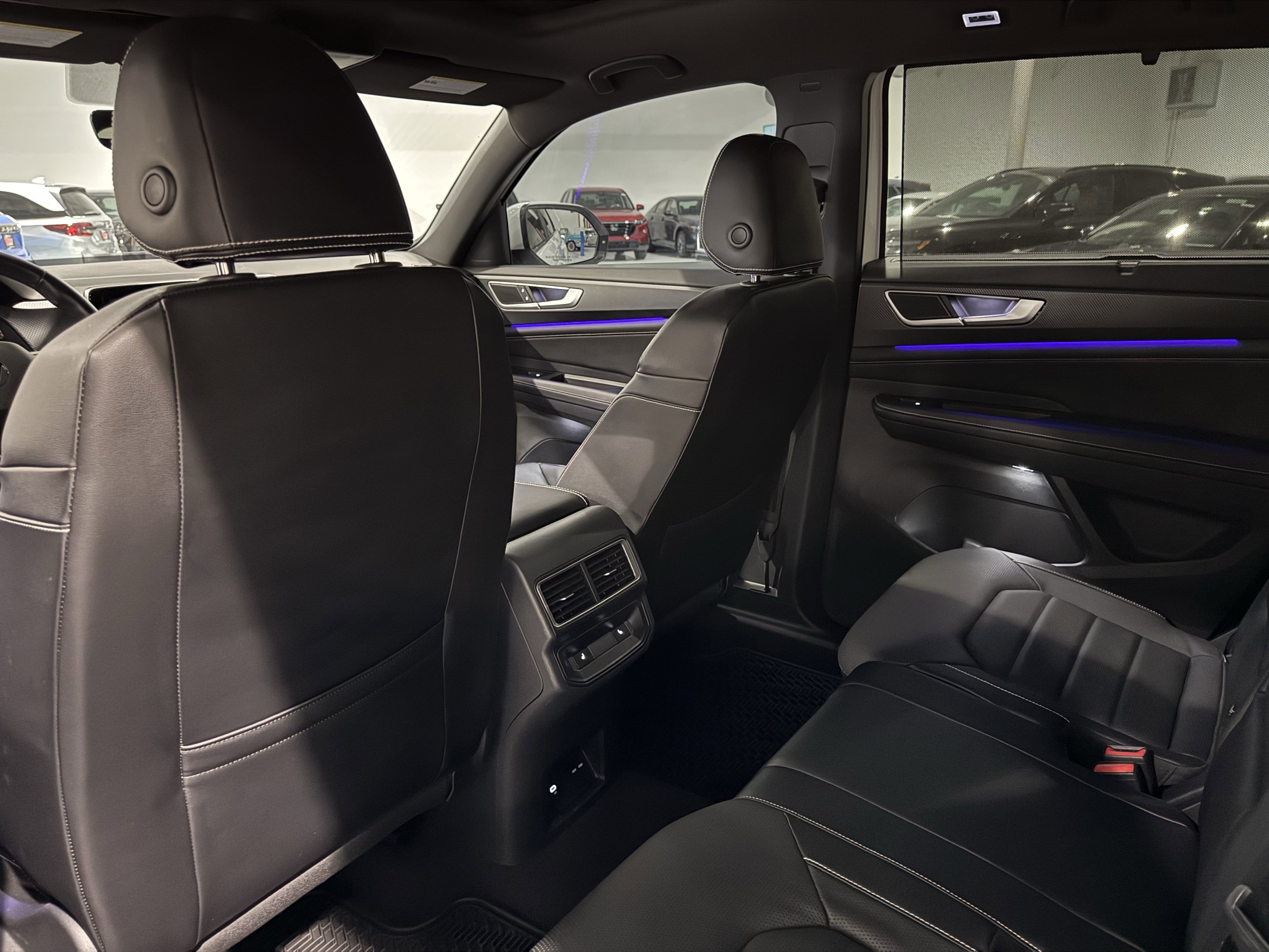 Used 2024 Volkswagen Atlas Cross Sport SEL R-Line image 32