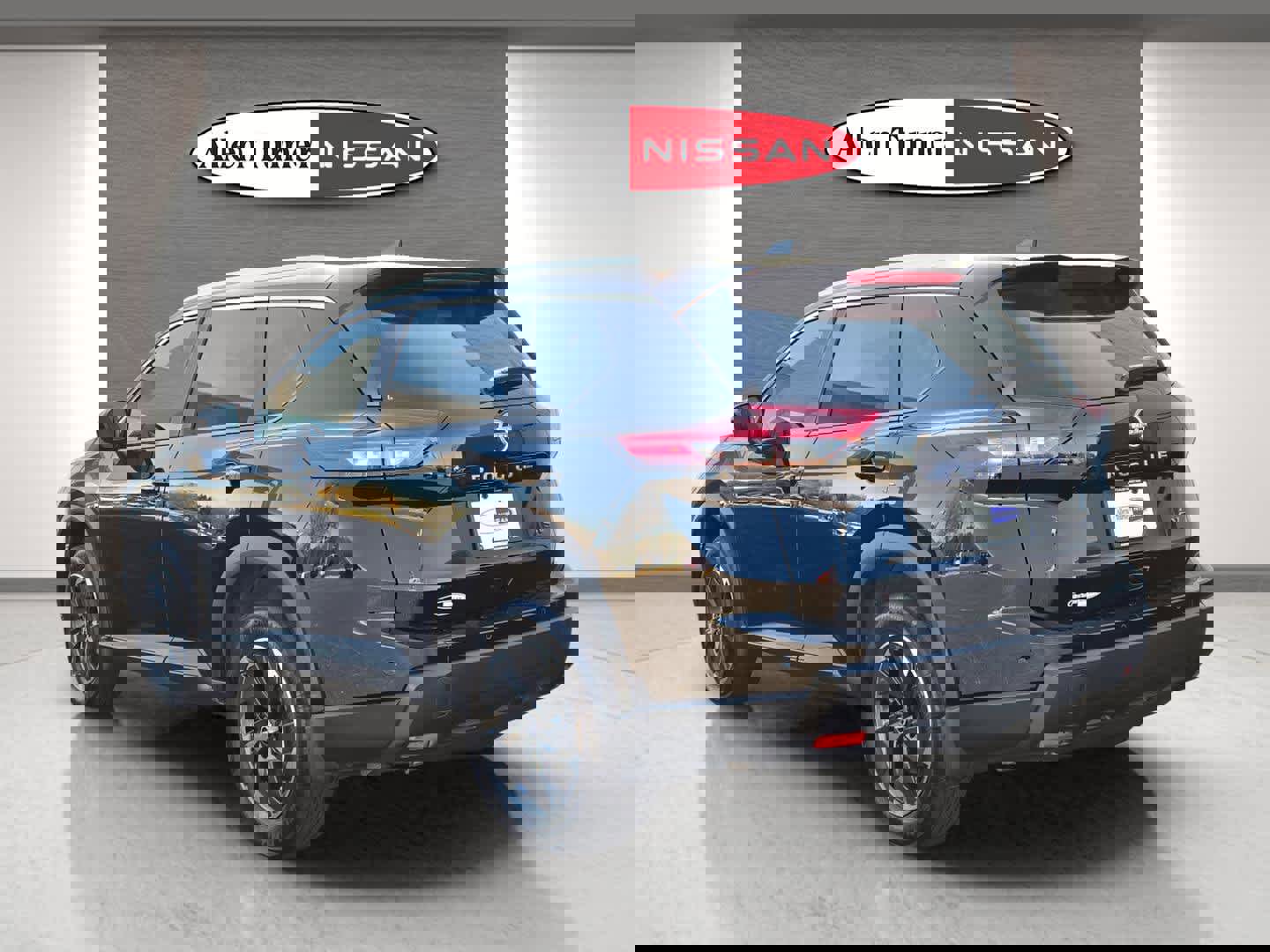 Used 2024 Nissan Rogue SV w/ SV Premium Package image 8