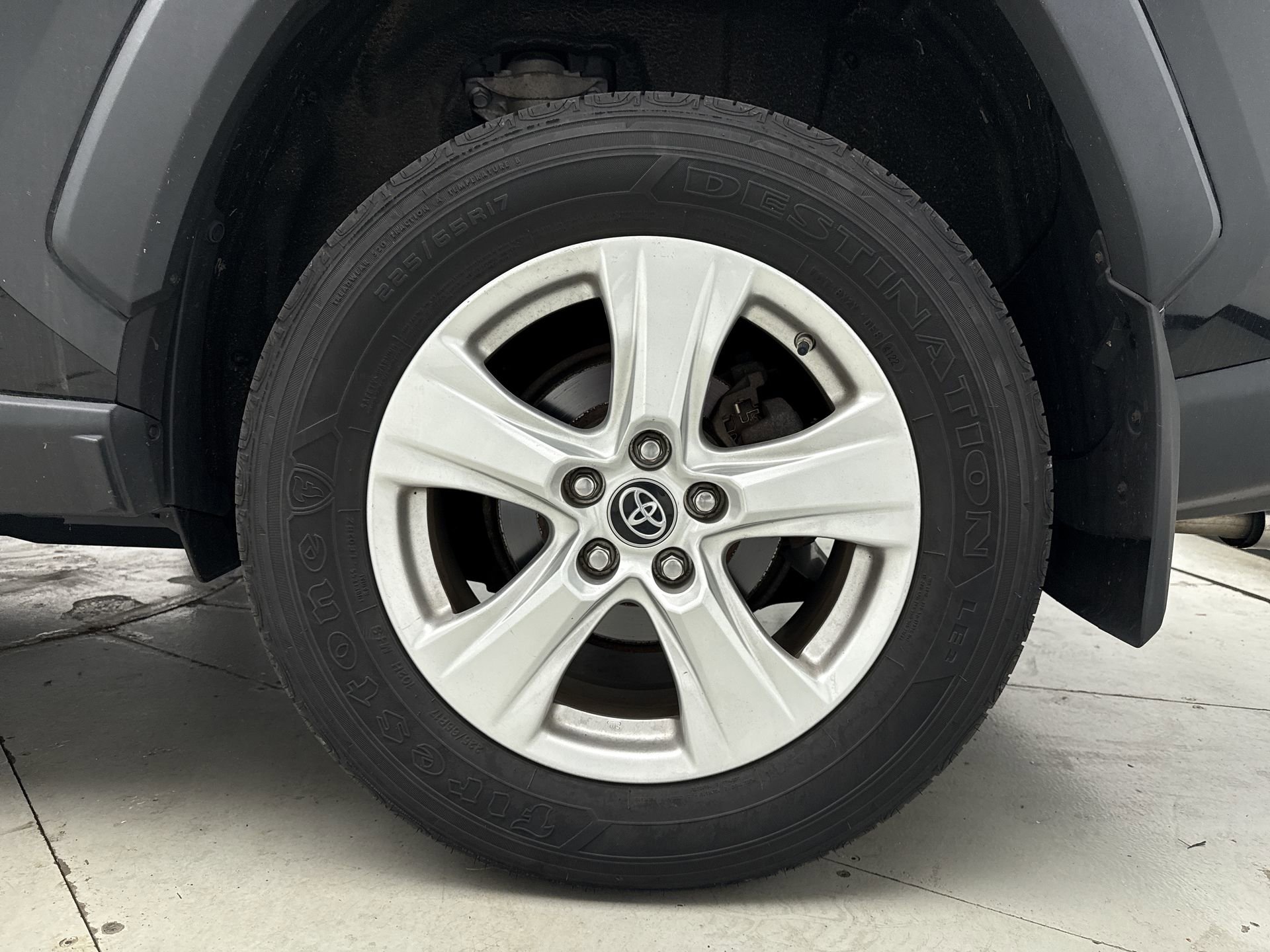 Used 2019 Toyota RAV4 XLE w/ Convenience Package AWD/4WD image 11