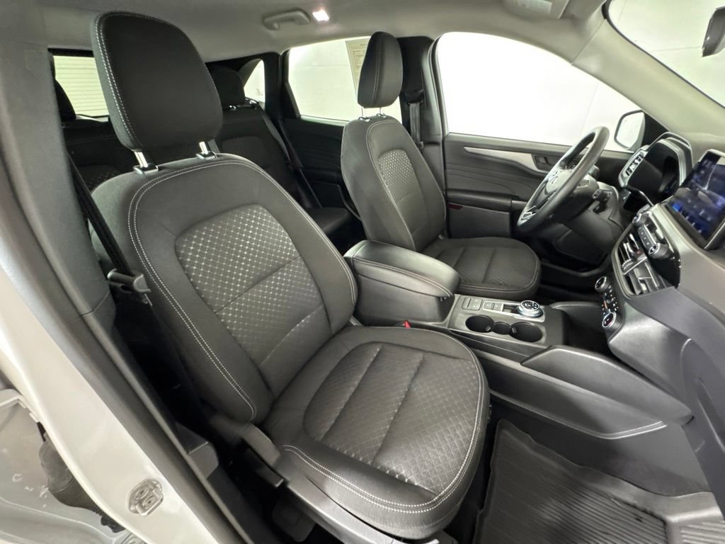 Used 2025 Ford Escape Active w/ Cold Weather Package AWD/4WD image 39