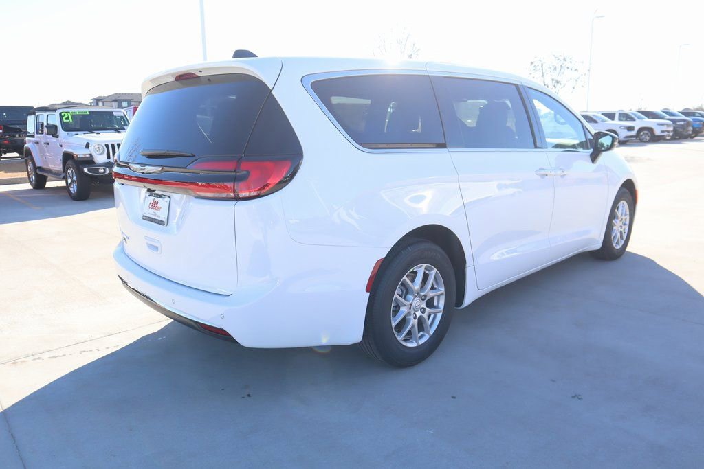 New 2026 Chrysler Pacifica Select FWD image 21