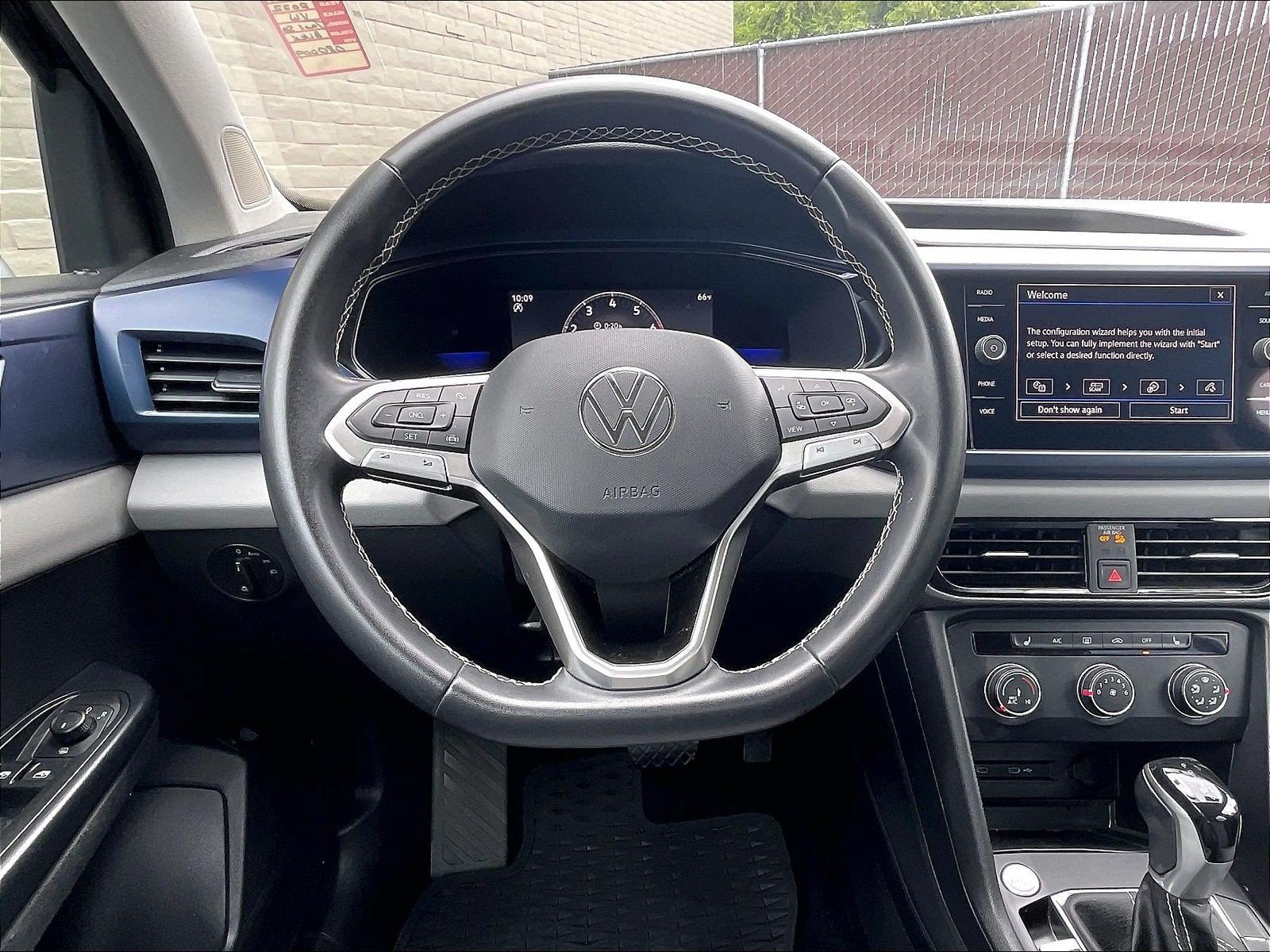 Certified 2022 Volkswagen Taos SE FWD image 4