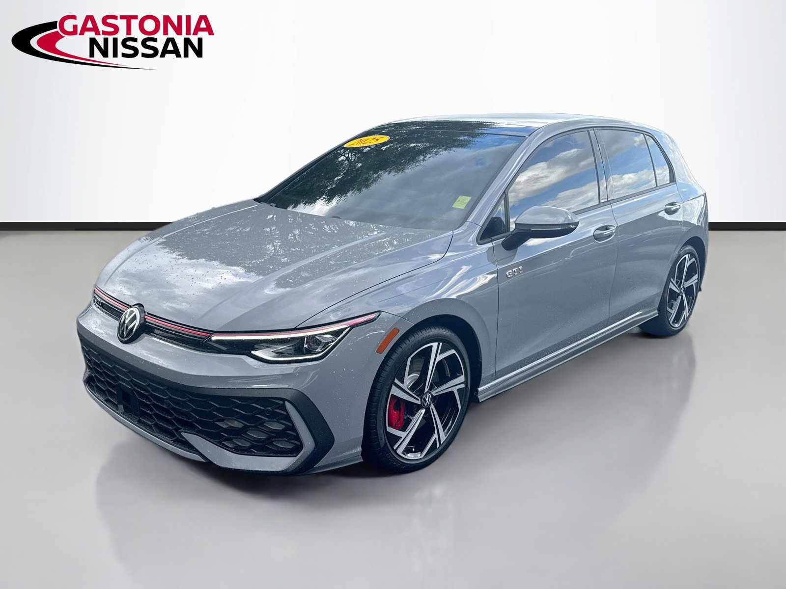 Used 2025 Volkswagen GTI SE FWD image 3