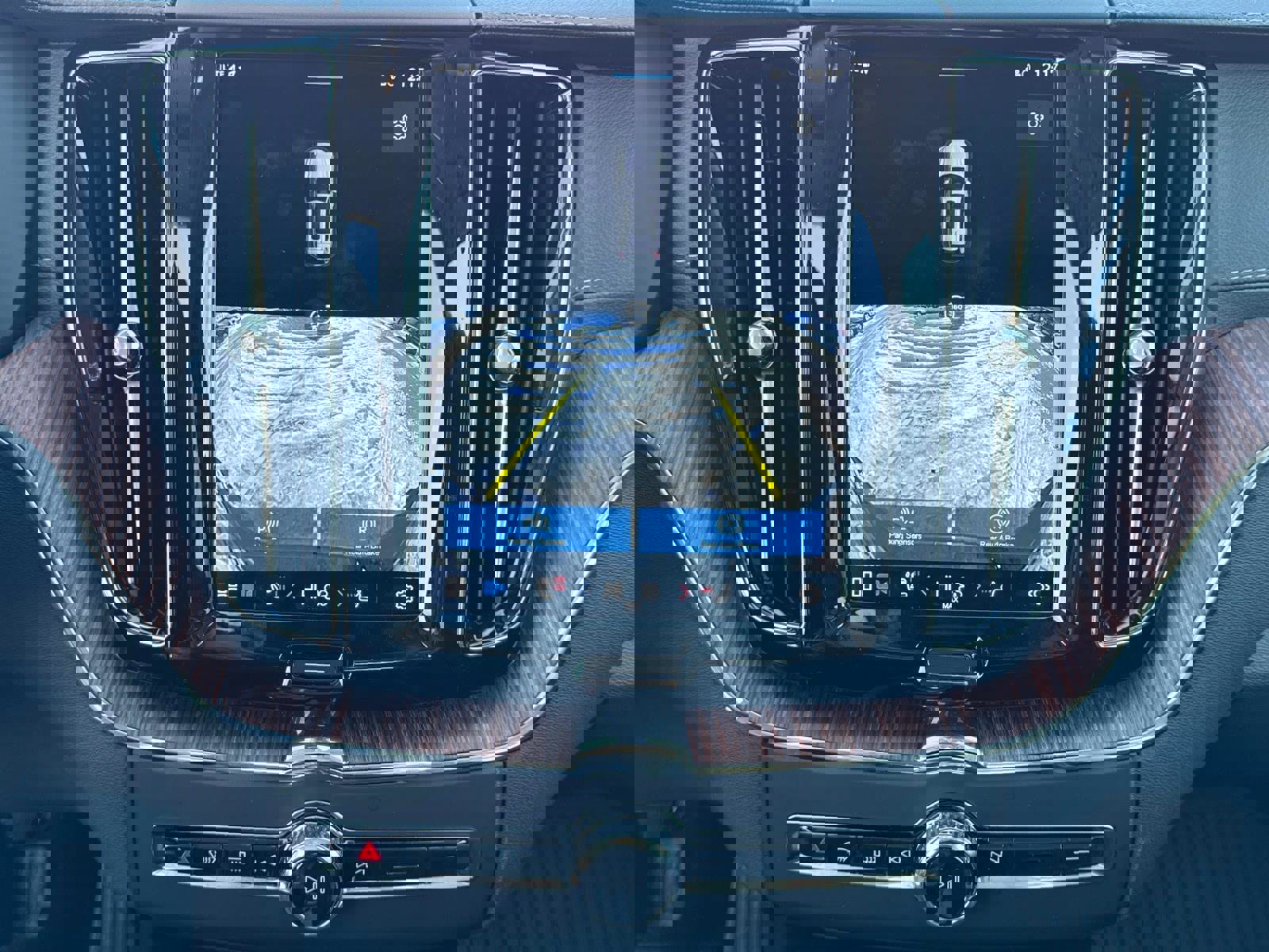 Certified 2023 Volvo XC60 T8 Ultimate w/ Climate Package image 23