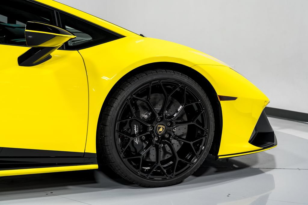Used 2022 Lamborghini Huracan EVO AWD/4WD image 45