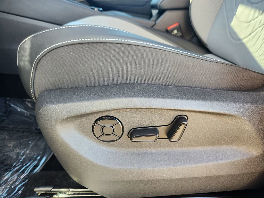 New 2026 Volkswagen Tiguan SE R-Line image 15