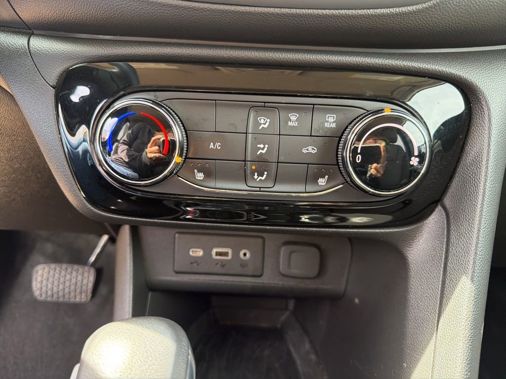 Used 2022 Buick Encore GX Preferred w/ Cold Weather Comfort Package AWD/4WD image 18