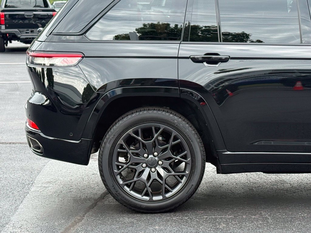 Used 2025 Jeep Grand Cherokee Summit AWD/4WD image 8