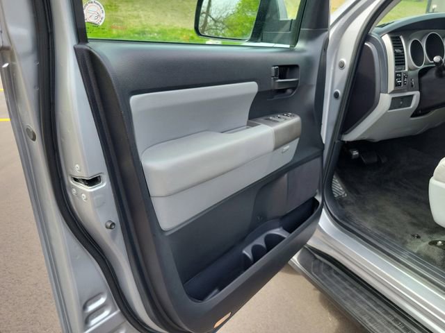 Used 2017 Toyota Sequoia SR5 AWD/4WD image 7