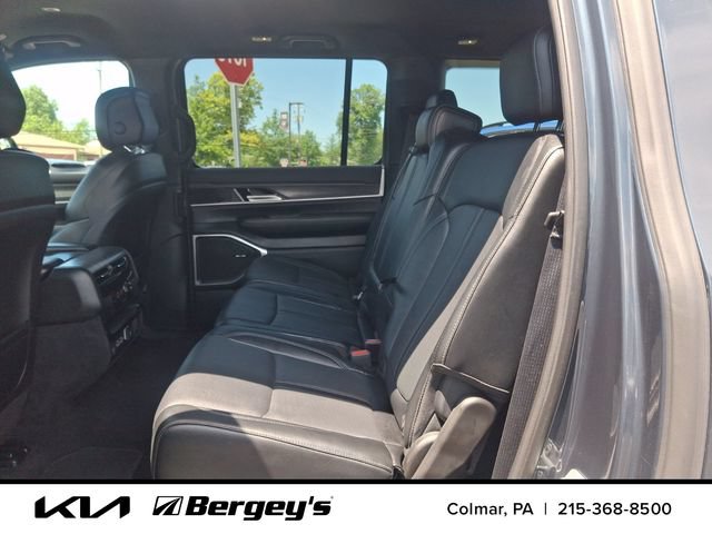 Used 2024 Jeep Wagoneer L Series II w/ Flexible Seating Group AWD/4WD image 12