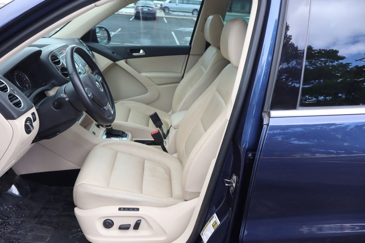 Used 2011 Volkswagen Tiguan SEL AWD/4WD image 19