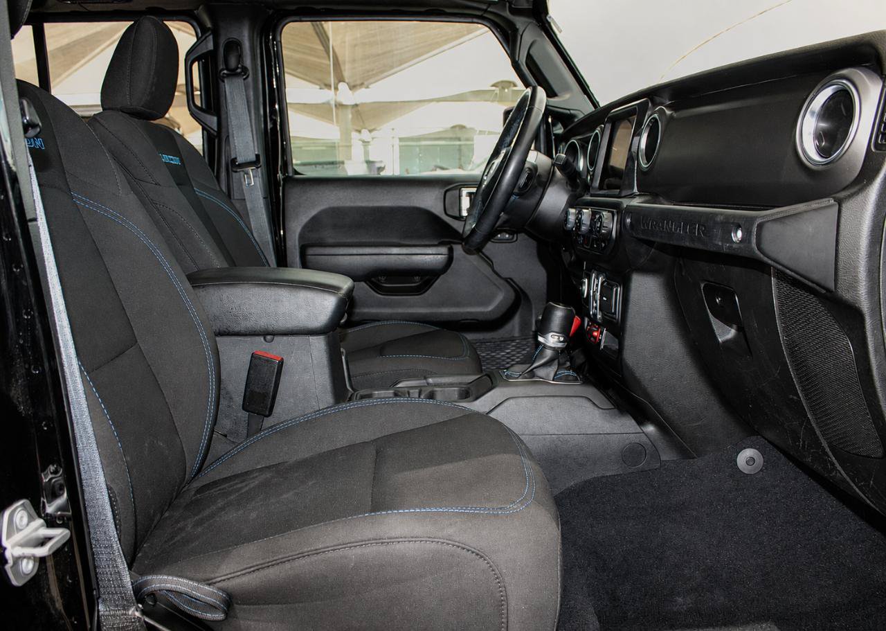 Used 2023 Jeep Wrangler Unlimited Rubicon 4xe w/ Cold Weather Group AWD/4WD image 19