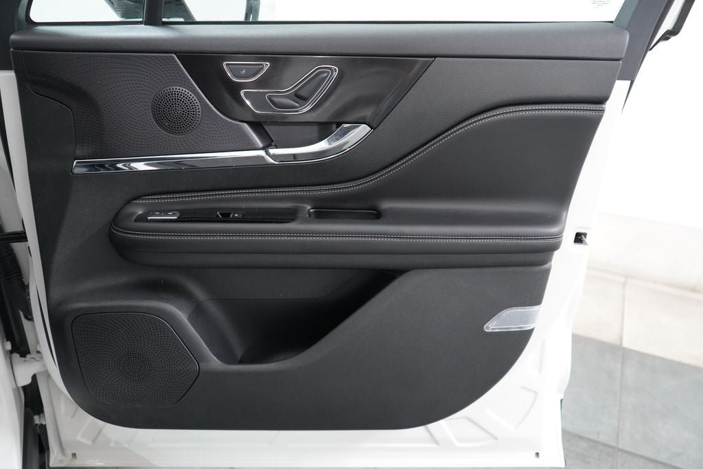 Used 2024 Lincoln Corsair AWD image 17