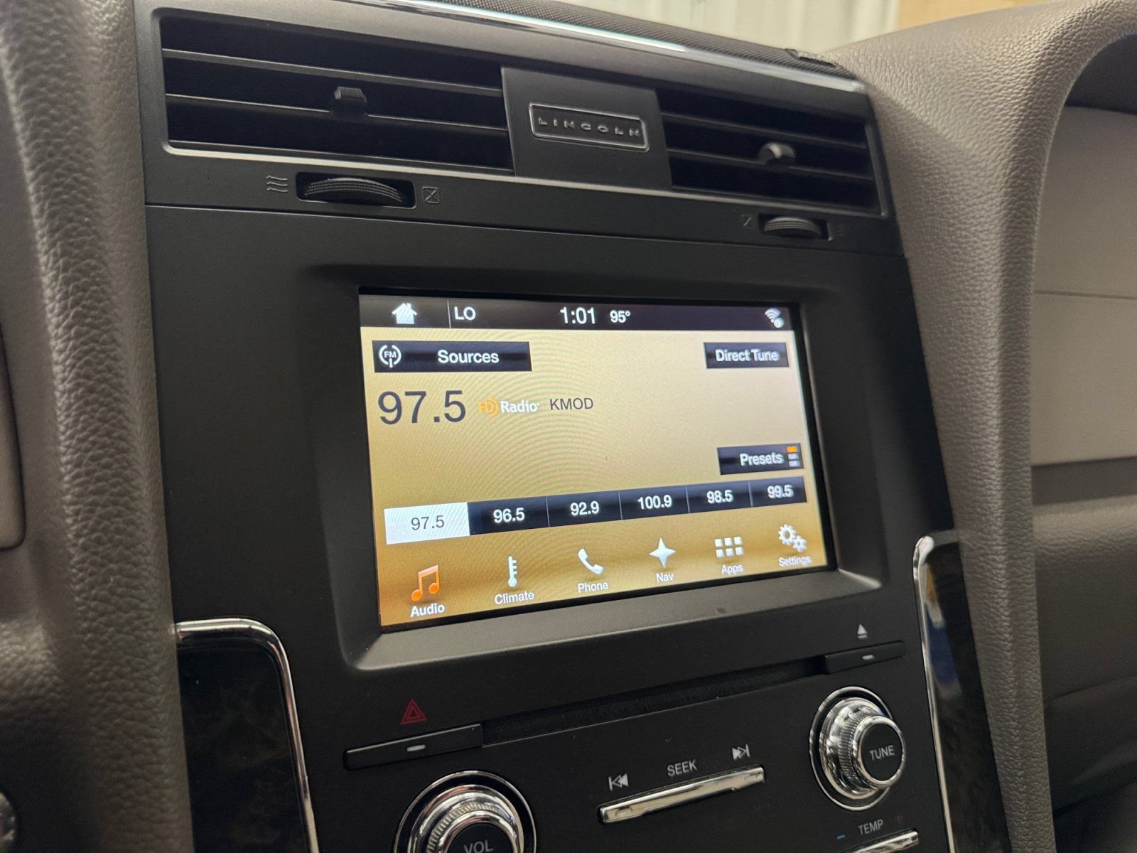 Used 2016 Lincoln Navigator Select RWD image 25