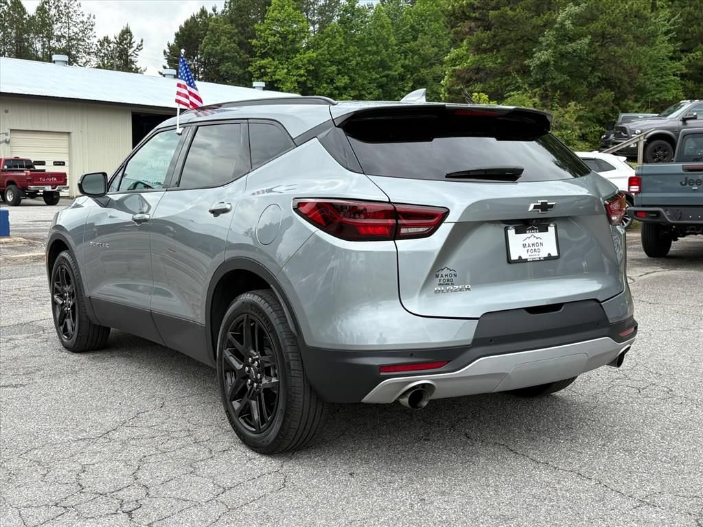 Used 2024 Chevrolet Blazer LT w/ Sound & Technology Package FWD image 5