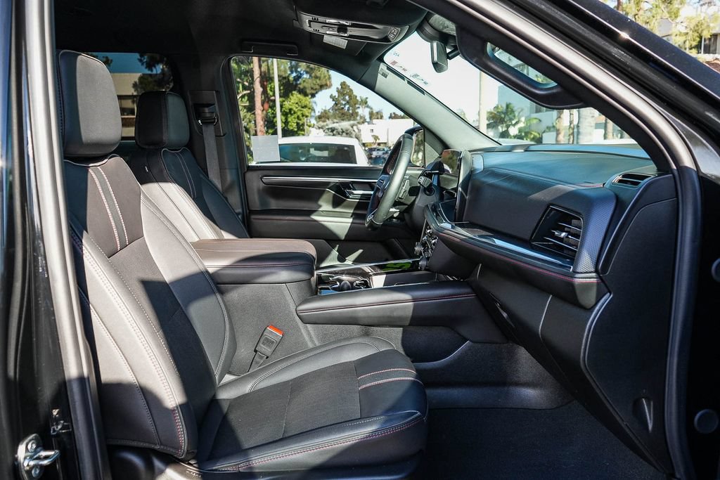 Used 2025 Chevrolet Suburban RST AWD/4WD image 15