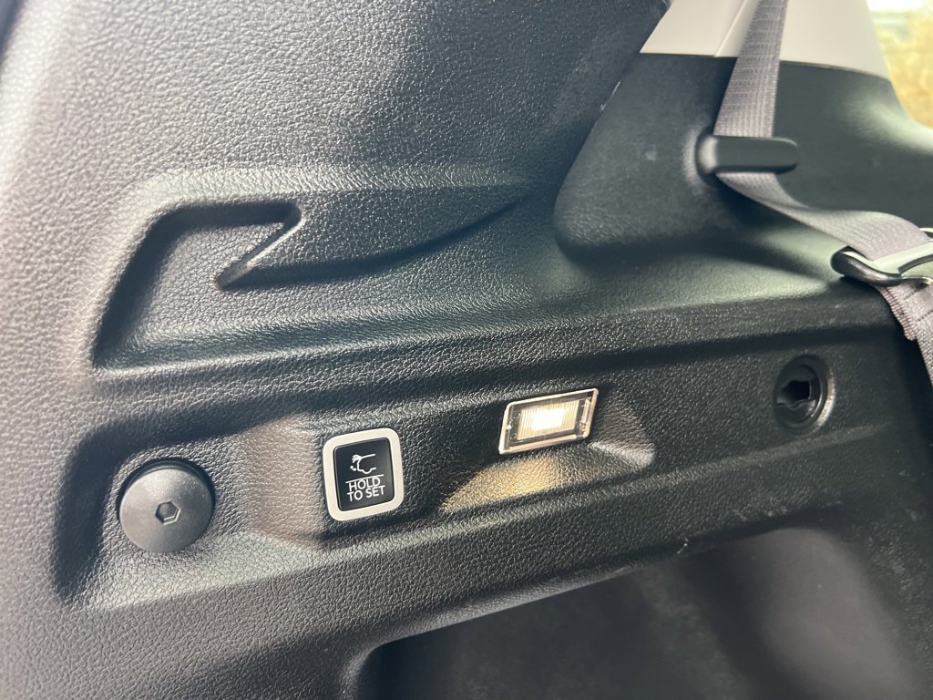 Used 2023 Jeep Grand Cherokee L Limited w/ Luxury Tech Group II image 15