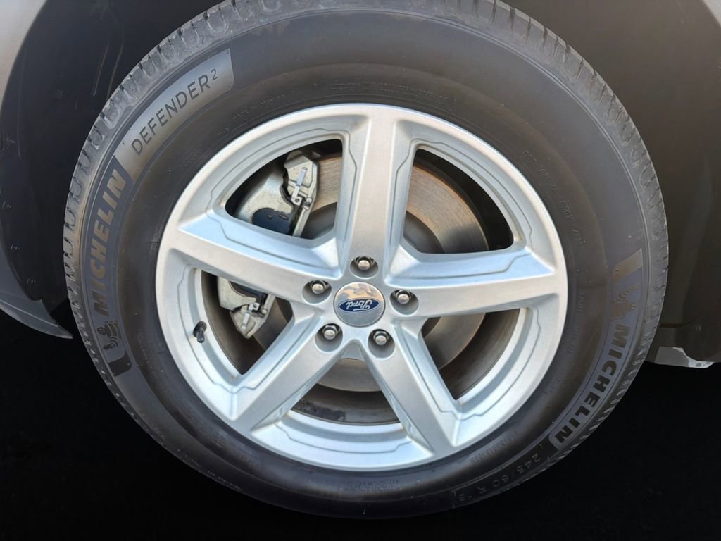 Used 2019 Ford Explorer XLT w/ Equipment Group 202A FWD image 9