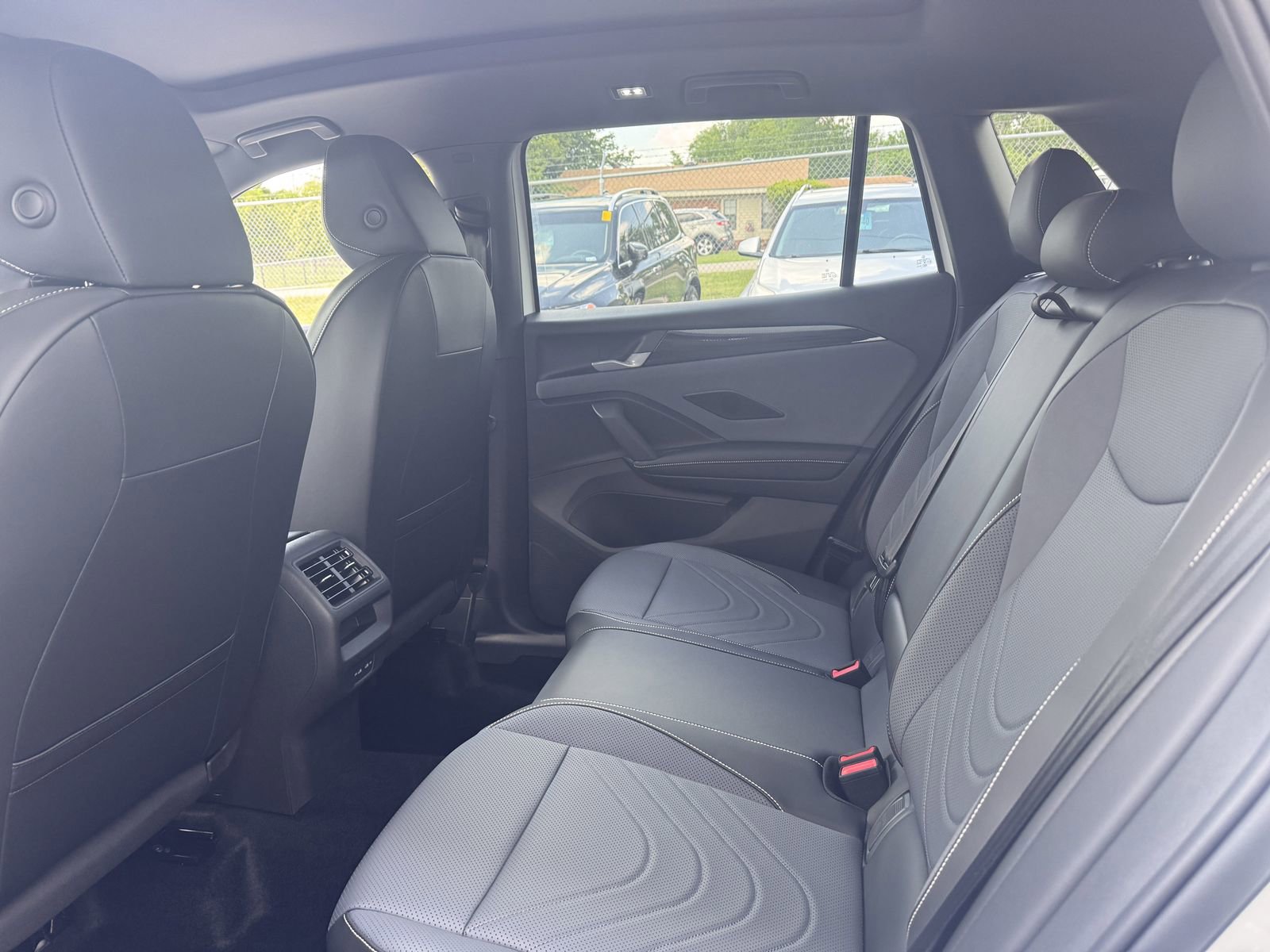 New 2026 Volkswagen Tiguan SE R-Line FWD image 28
