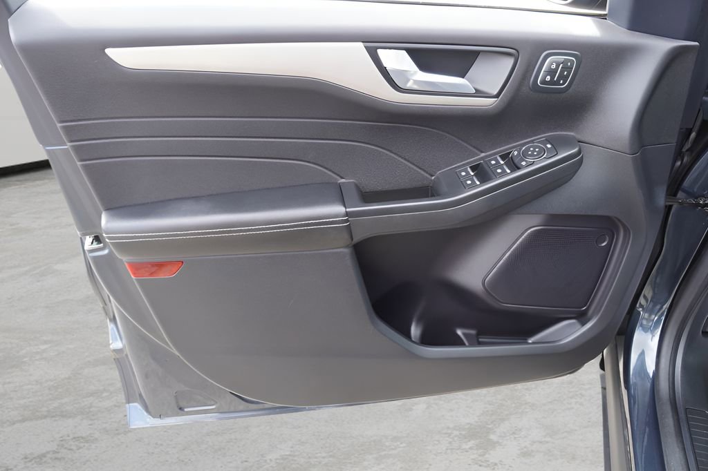 Used 2022 Ford Escape SEL w/ Technology Package image 15