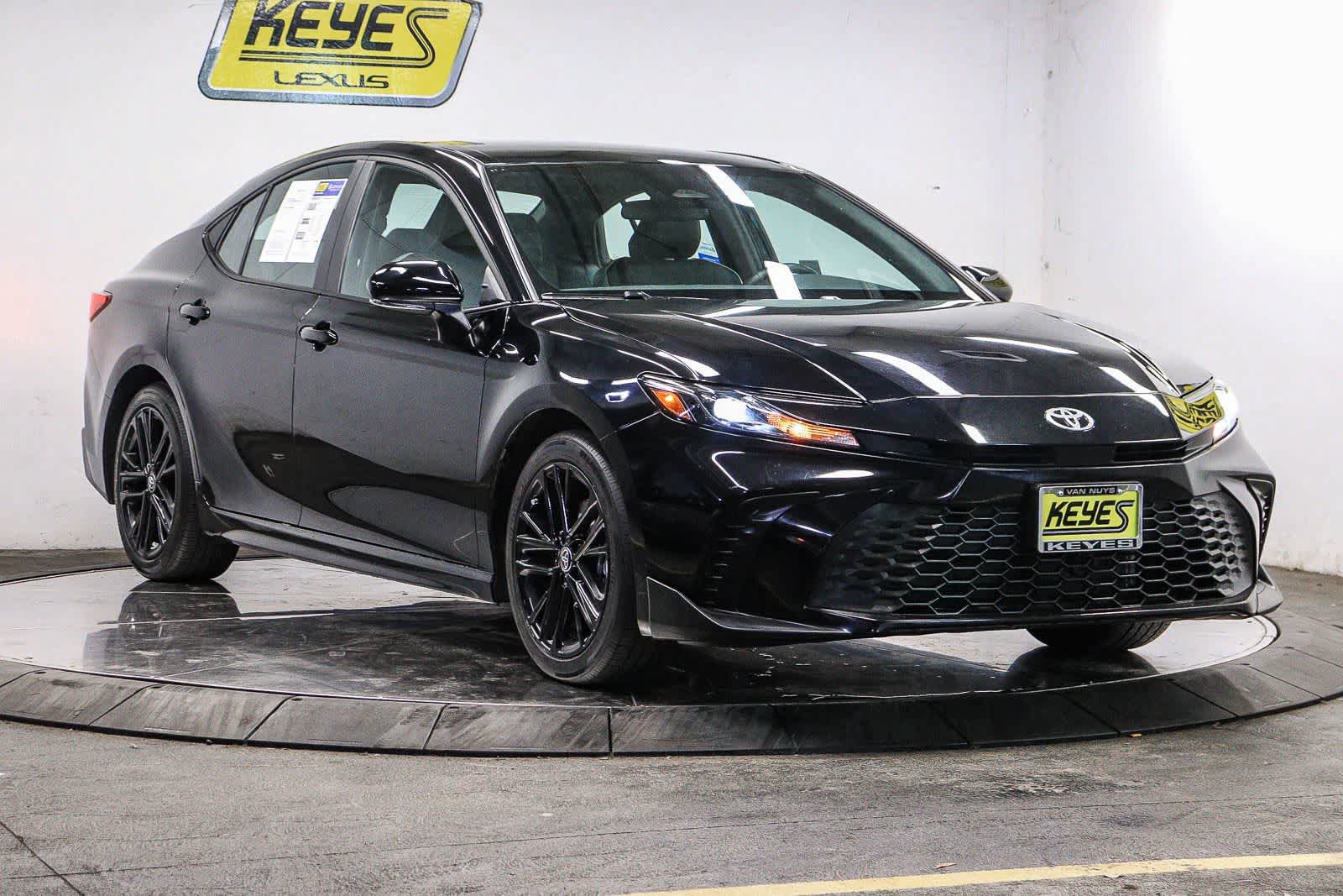 Used 2026 Toyota Camry SE FWD image 5