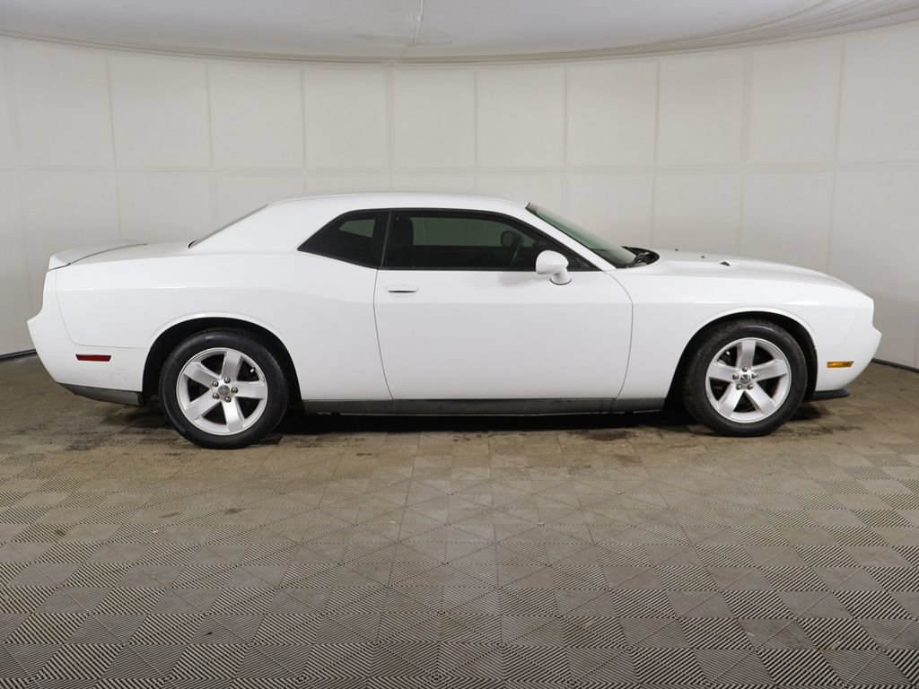 Used 2012 Dodge Challenger SXT RWD image 9