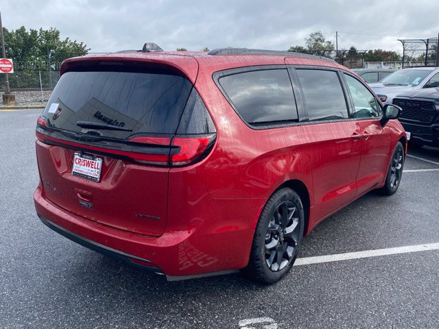 New 2026 Chrysler Pacifica Limited w/ S Appearance Package FWD image 8