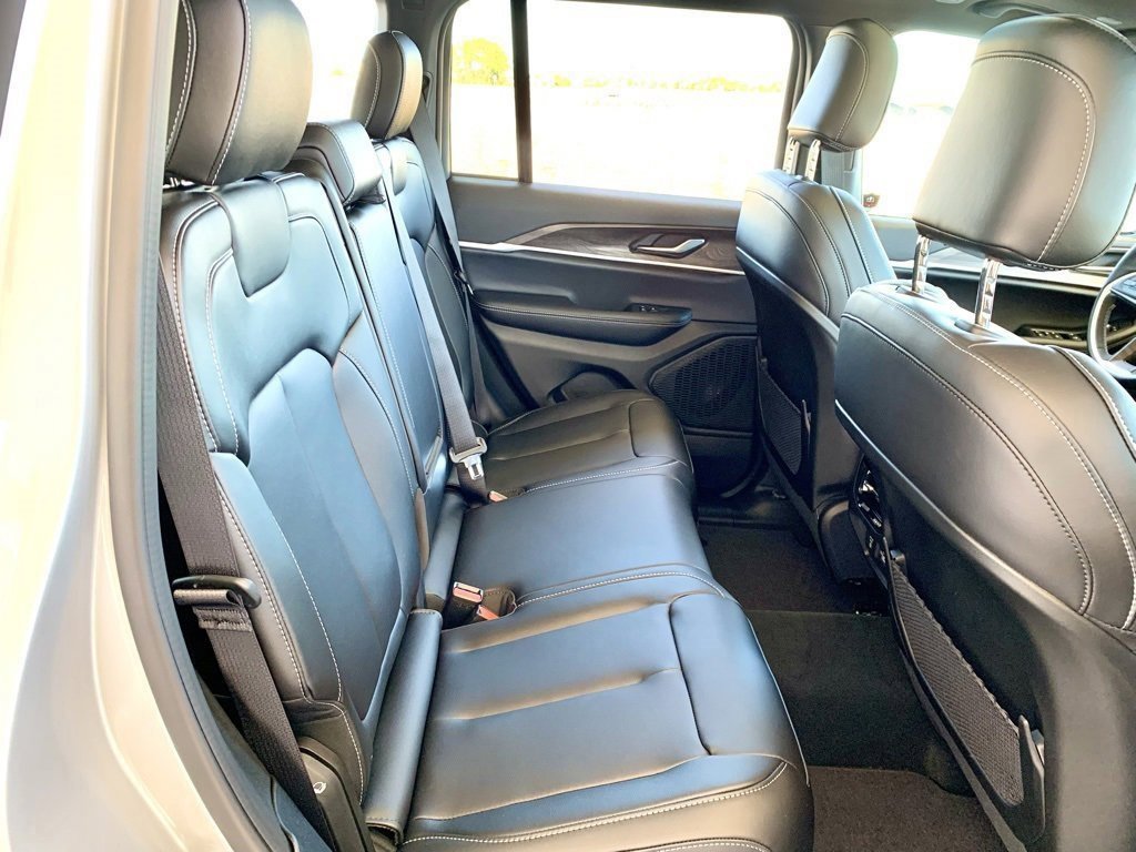 Used 2025 Jeep Grand Cherokee Limited image 28
