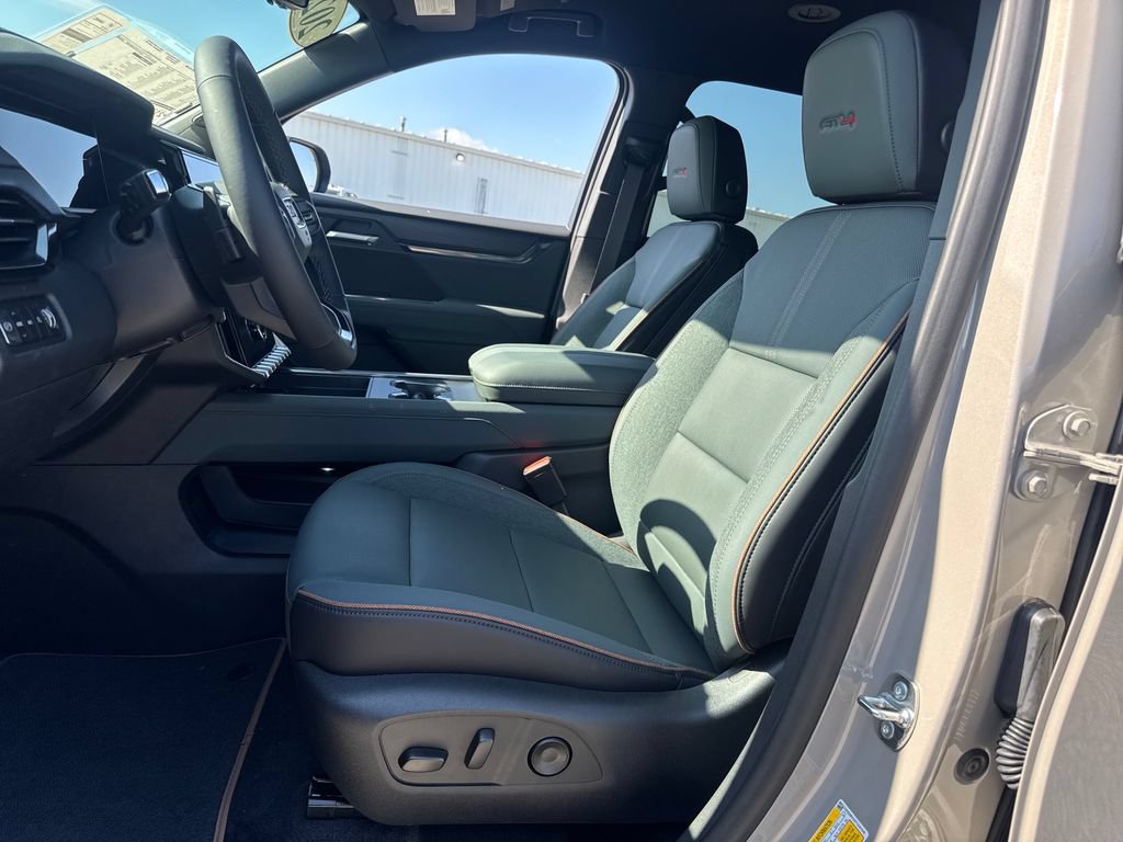 New 2026 GMC Acadia AT4 w/ Luxury Package AWD/4WD image 15