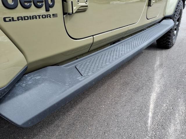 Certified 2025 Jeep Gladiator Sport AWD/4WD image 10