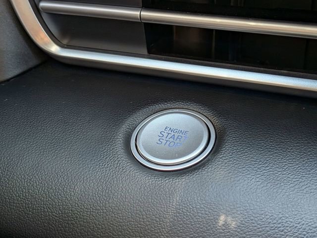 Used 2025 Hyundai Elantra Blue image 25