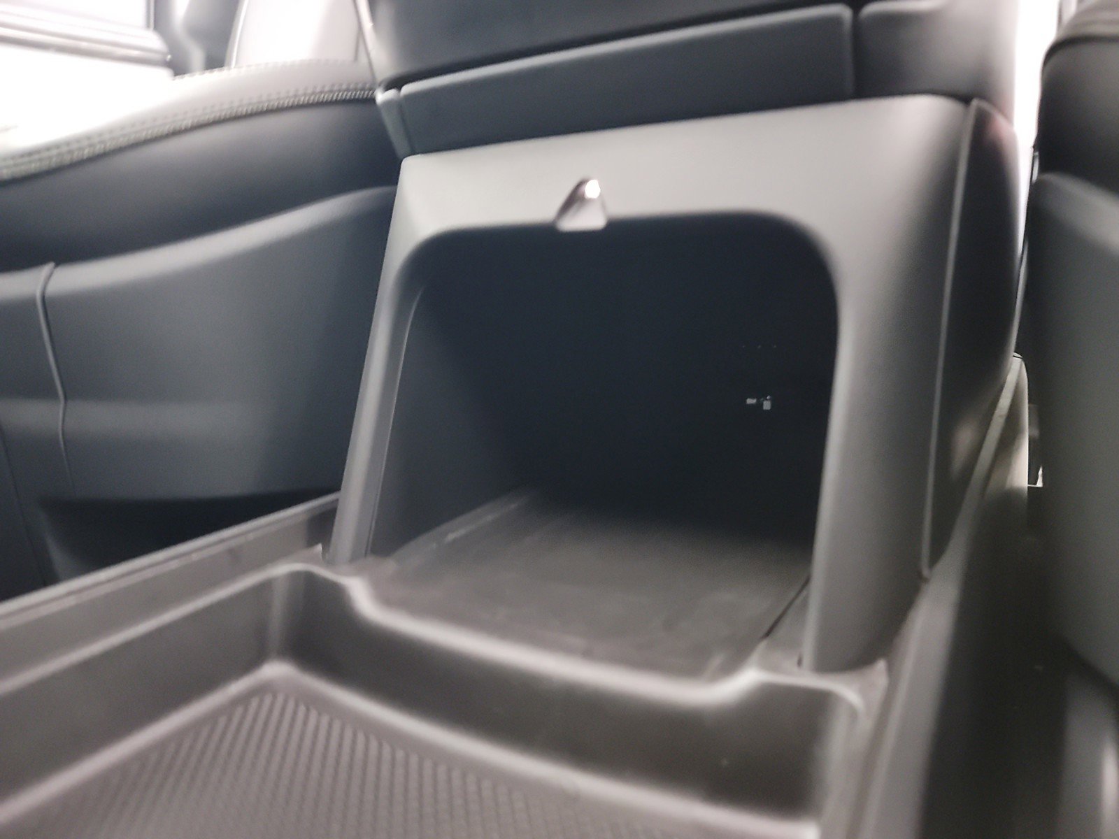 Used 2022 Rivian R1T Adventure image 31