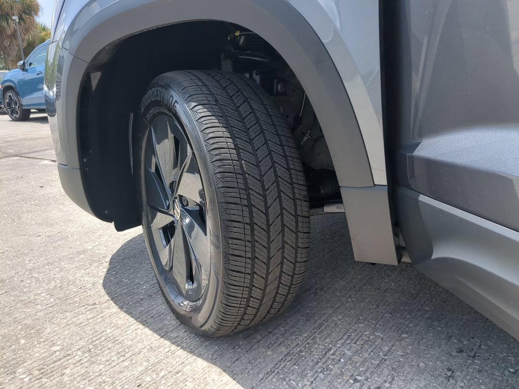Certified 2025 Volkswagen Taos S FWD image 31