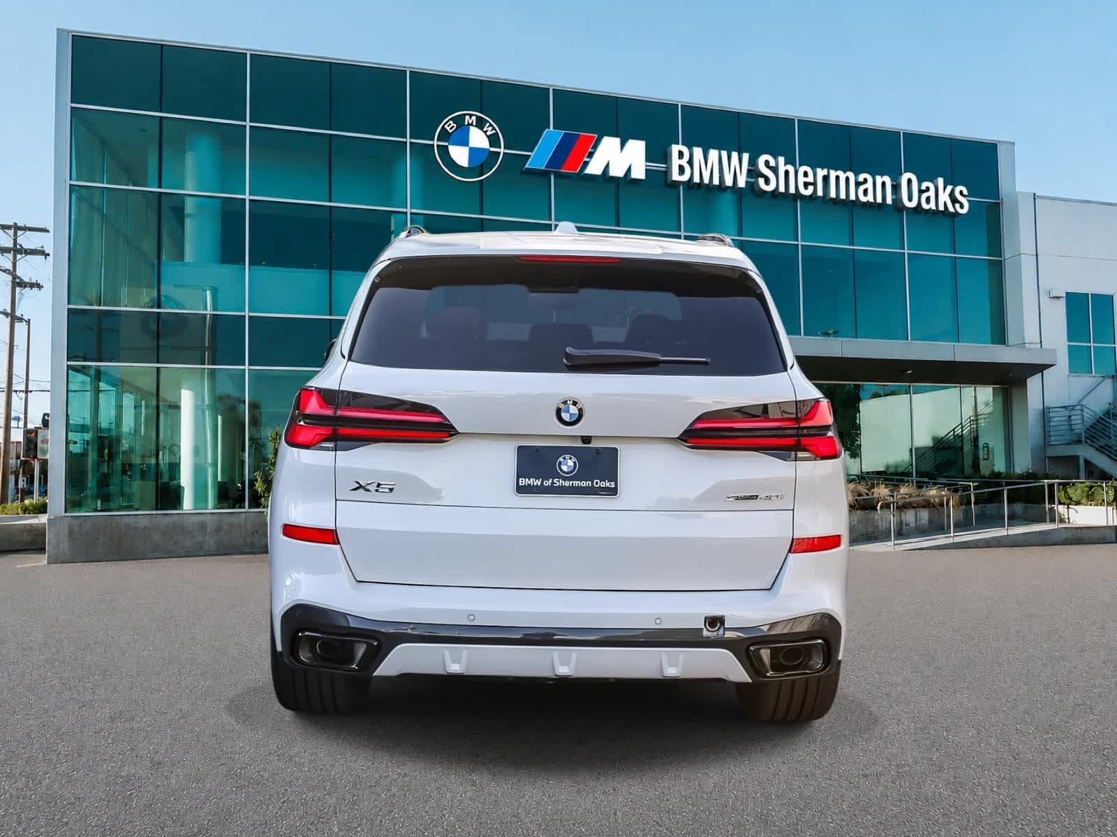 Used 2026 BMW X5 sDrive40i w/ M Sport Package RWD image 4