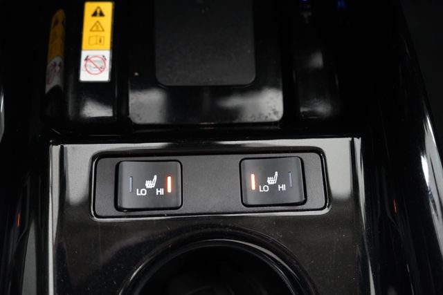 Used 2020 Toyota Prius XLE AWD/4WD image 32