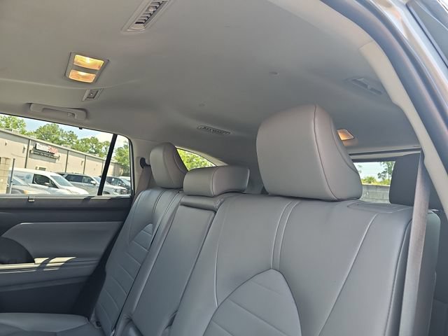 Used 2023 Toyota Highlander XLE FWD image 17