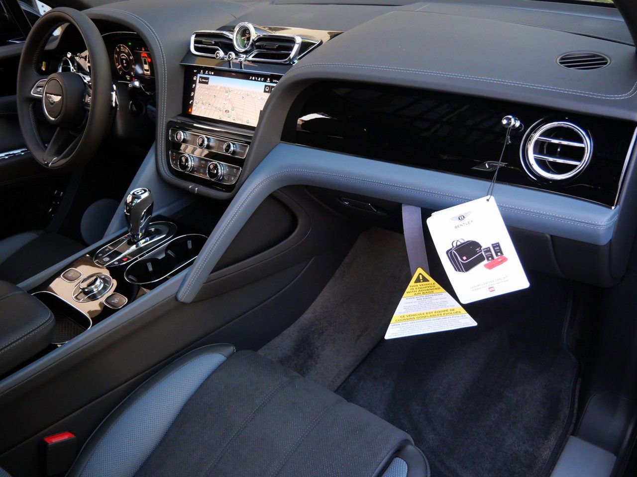 Used 2025 Bentley Bentayga image 21