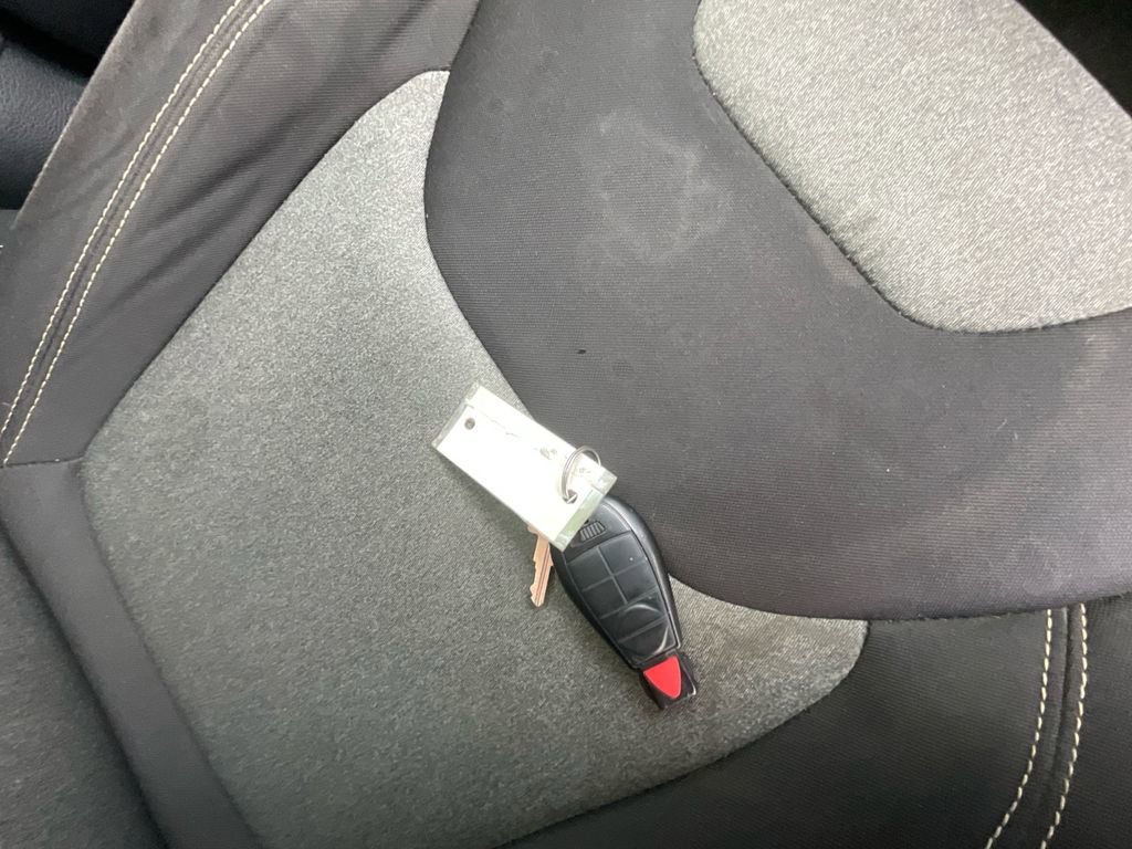 Used 2015 Jeep Cherokee Sport FWD image 29