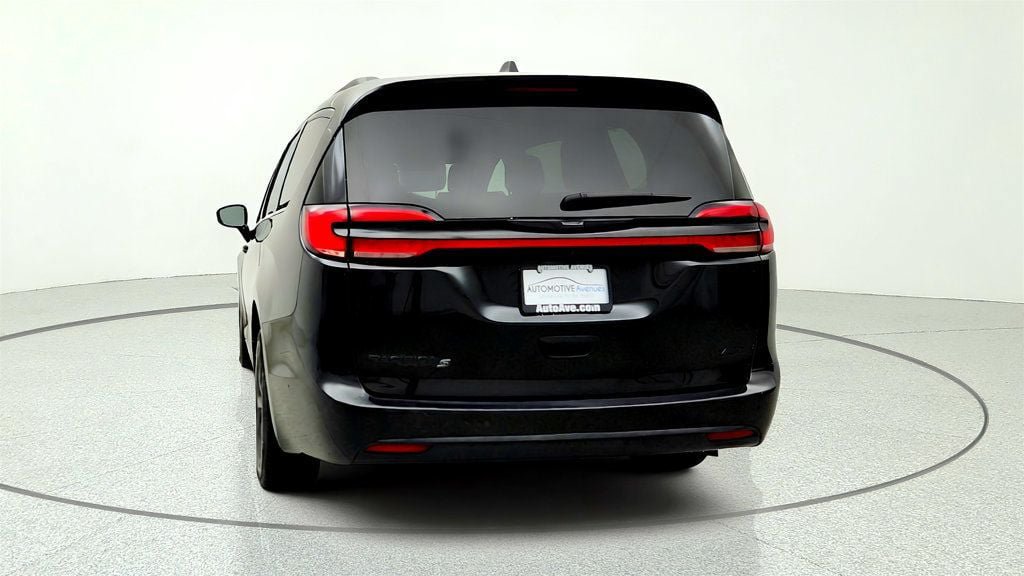 Used 2021 Chrysler Pacifica Touring-L w/ Premium & Safety Sphere Group AWD/4WD image 6