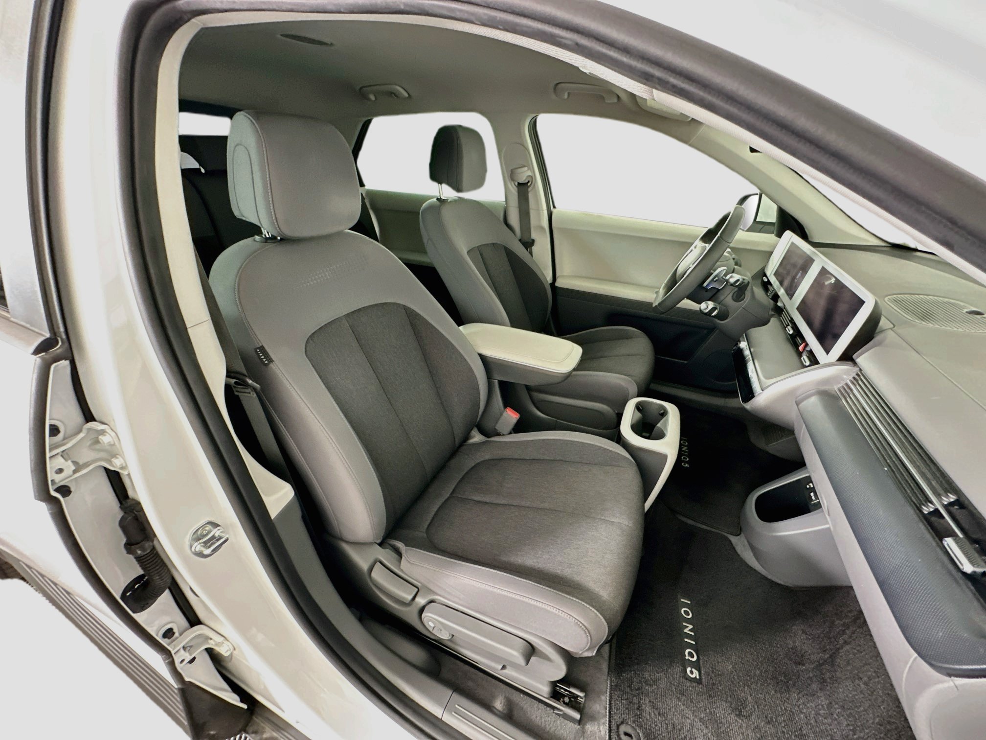 Used 2024 Hyundai Ioniq 5 SE RWD image 31
