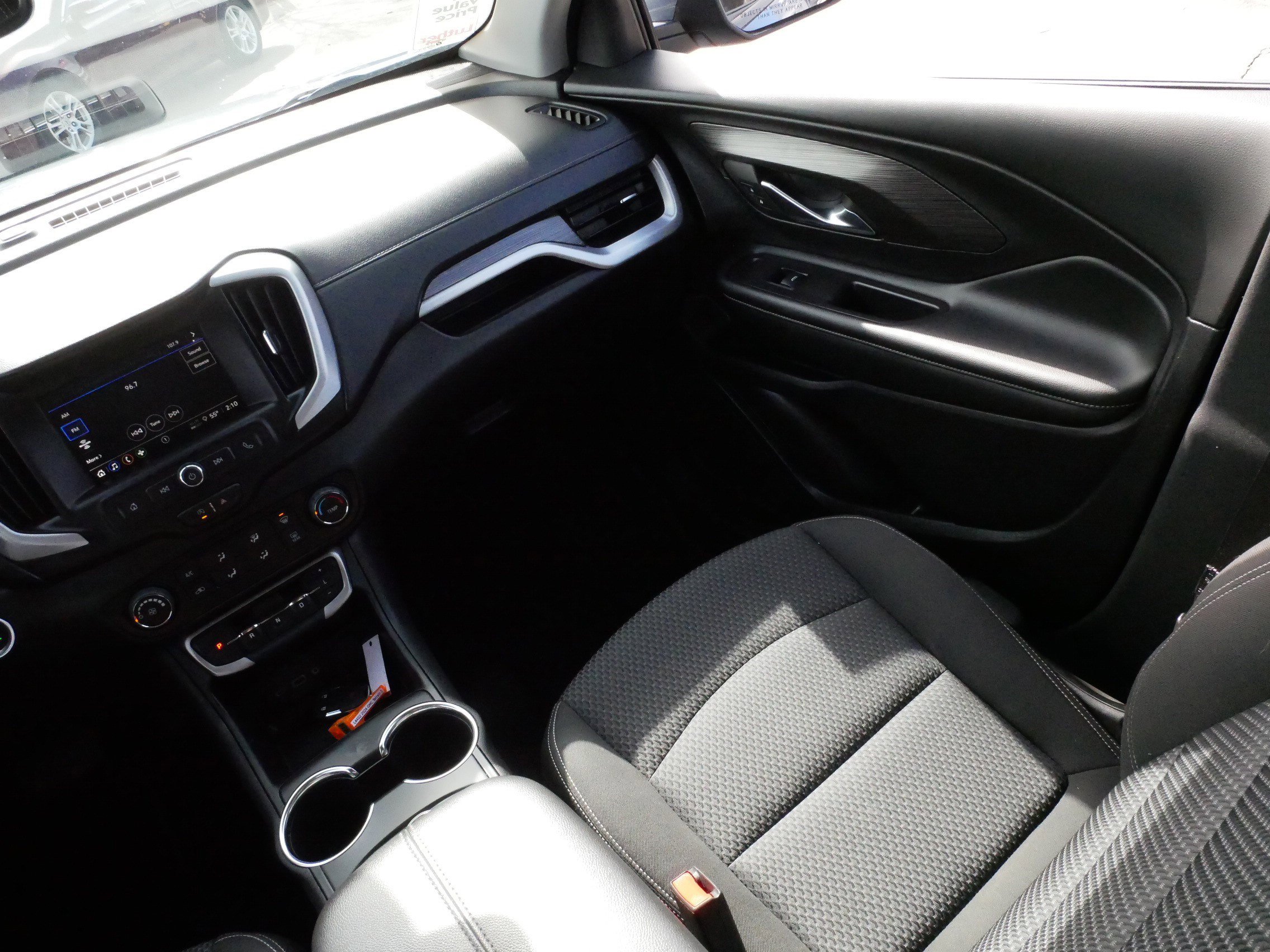 Used 2024 GMC Terrain SLE image 11