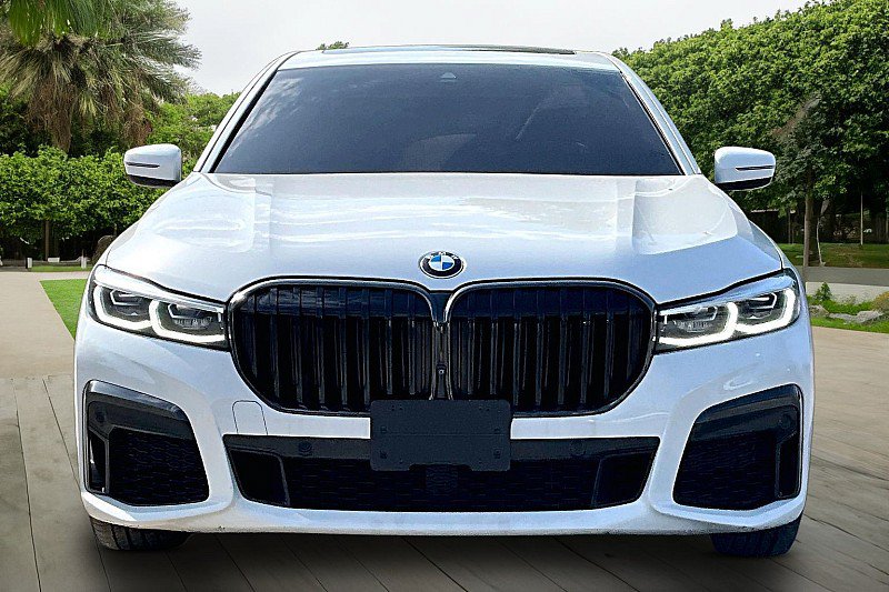 Used 2021 BMW 750i xDrive w/ Executive Package AWD/4WD image 2