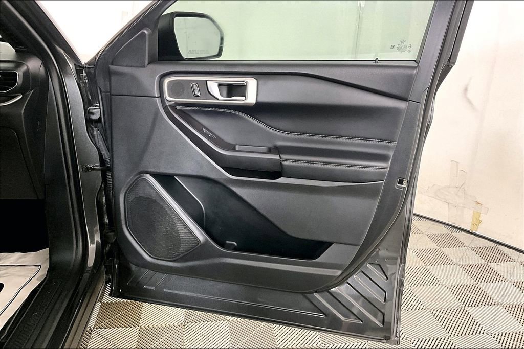 Used 2020 Ford Explorer XLT w/ Equipment Group 202A image 24