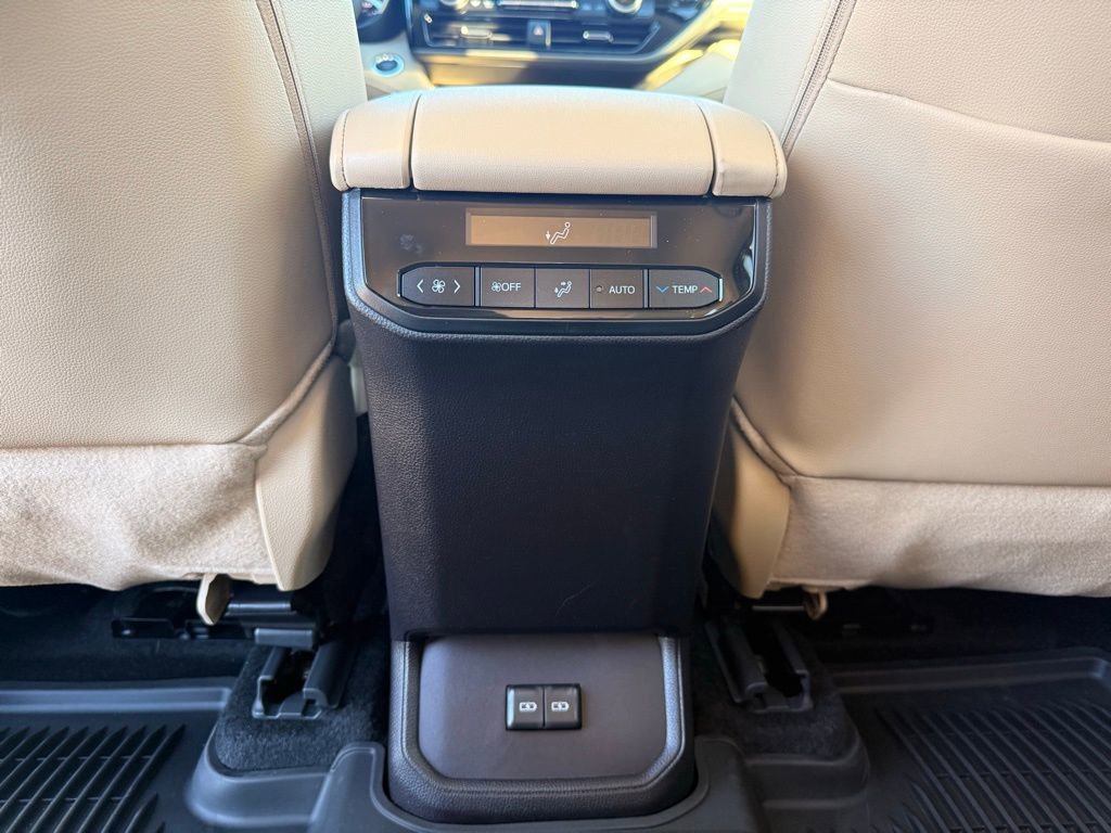 Used 2025 Toyota Highlander XLE image 24
