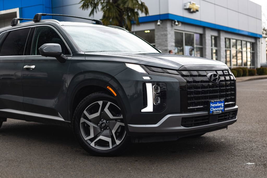 Used 2023 Hyundai Palisade SEL w/ Premium Package image 3